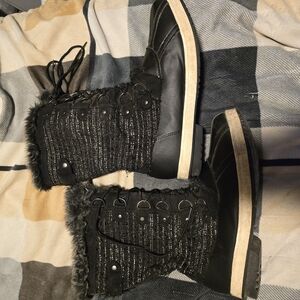 Women's Black and Gray Winter Boots
